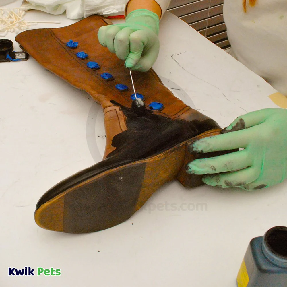 Fiebing’s Leather Dye Black 4-oz - Image 5